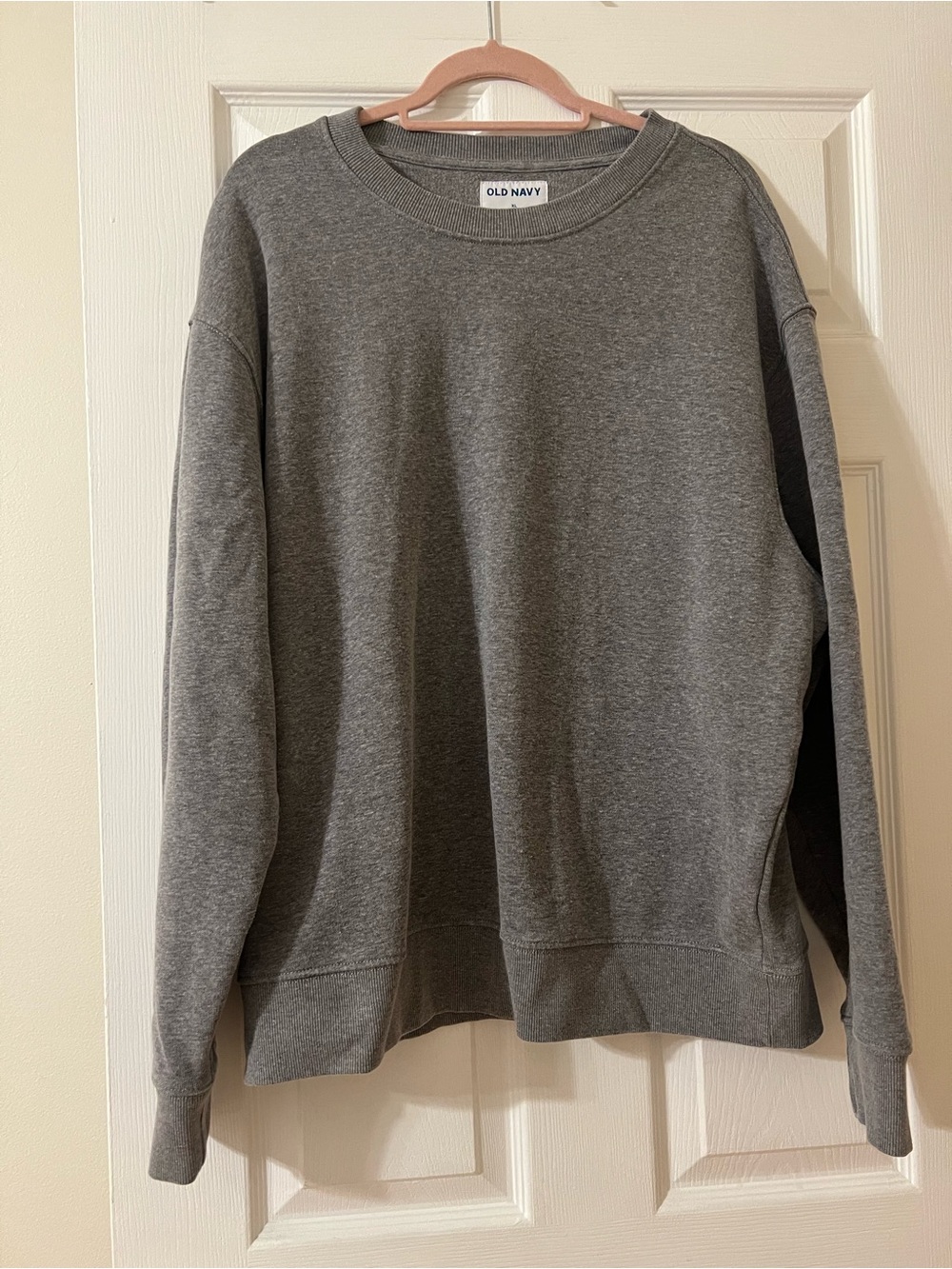 Old Navy Crewneck Sweatshirt in Gray